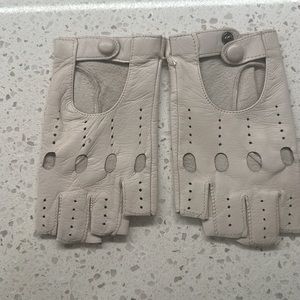 Sermoneta gloves 1029 Half Finger Kid Leather Driving Gloves Unlined off white